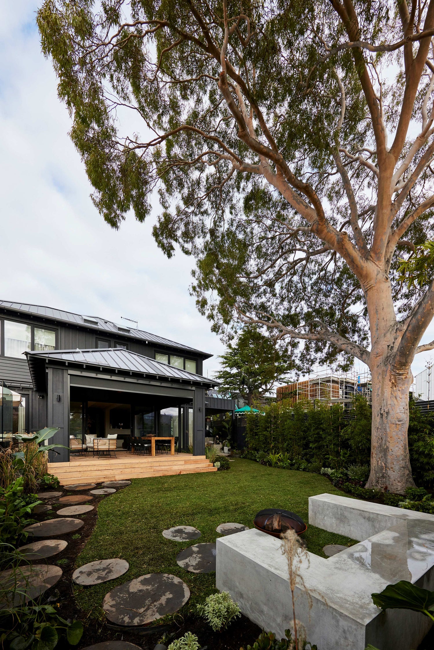 Luxury Outdoor Entertainment Area Ideas