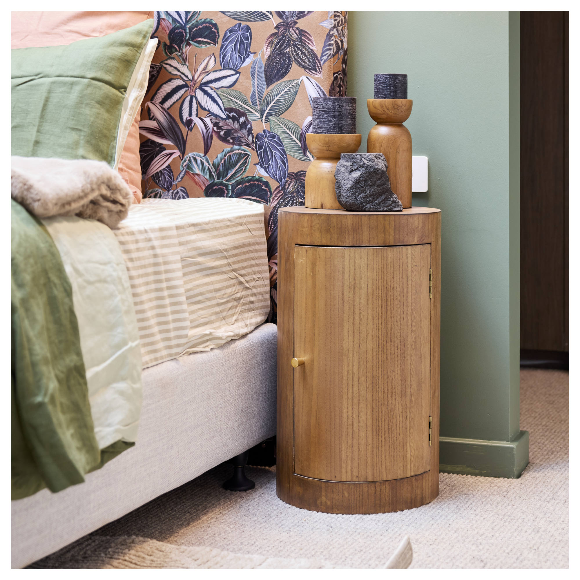 Grand Designs Lenox 35x35x61.5cm Side Table, Walnut