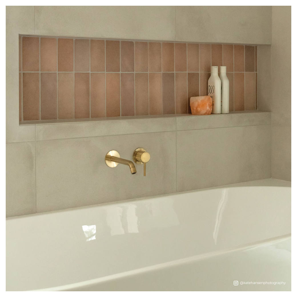 Axle Wall Mixer Set, Rnd Plates, 200mm Outlet, Urban Brass