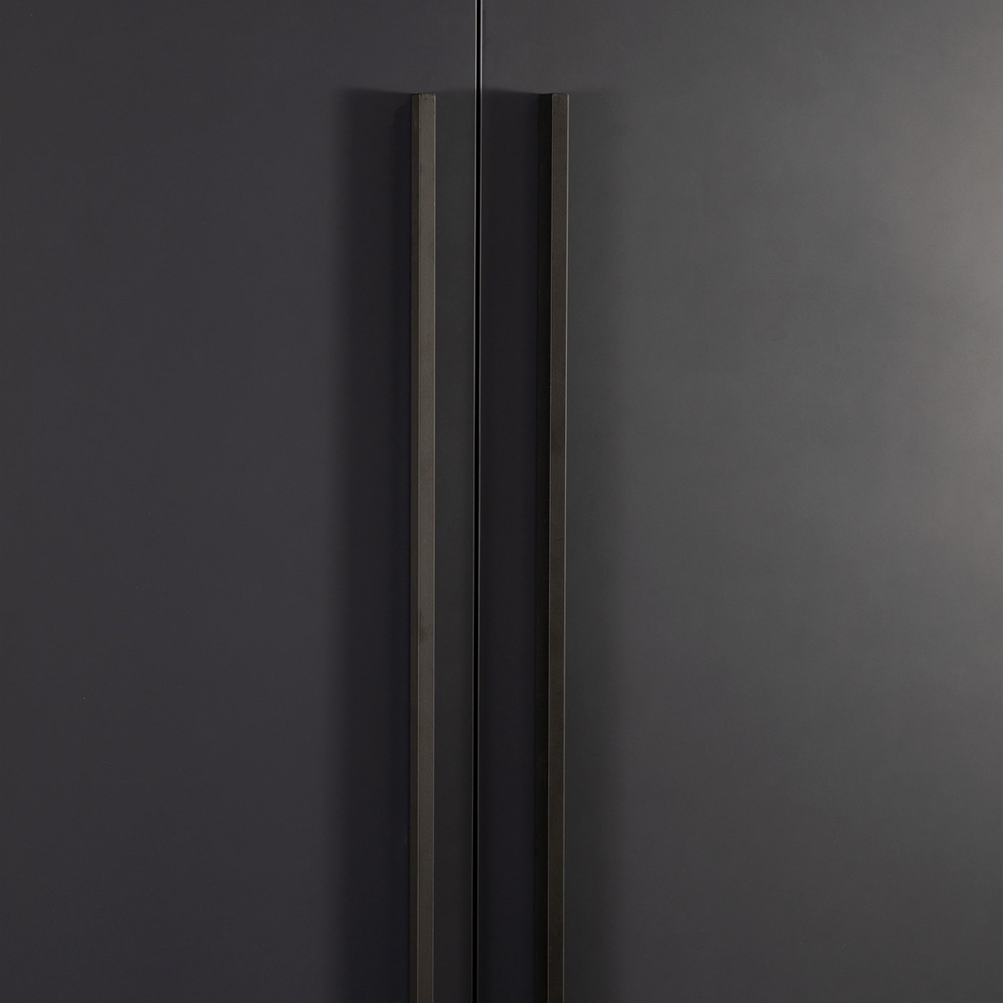 Angle Pull Handle 640mm Matt Black