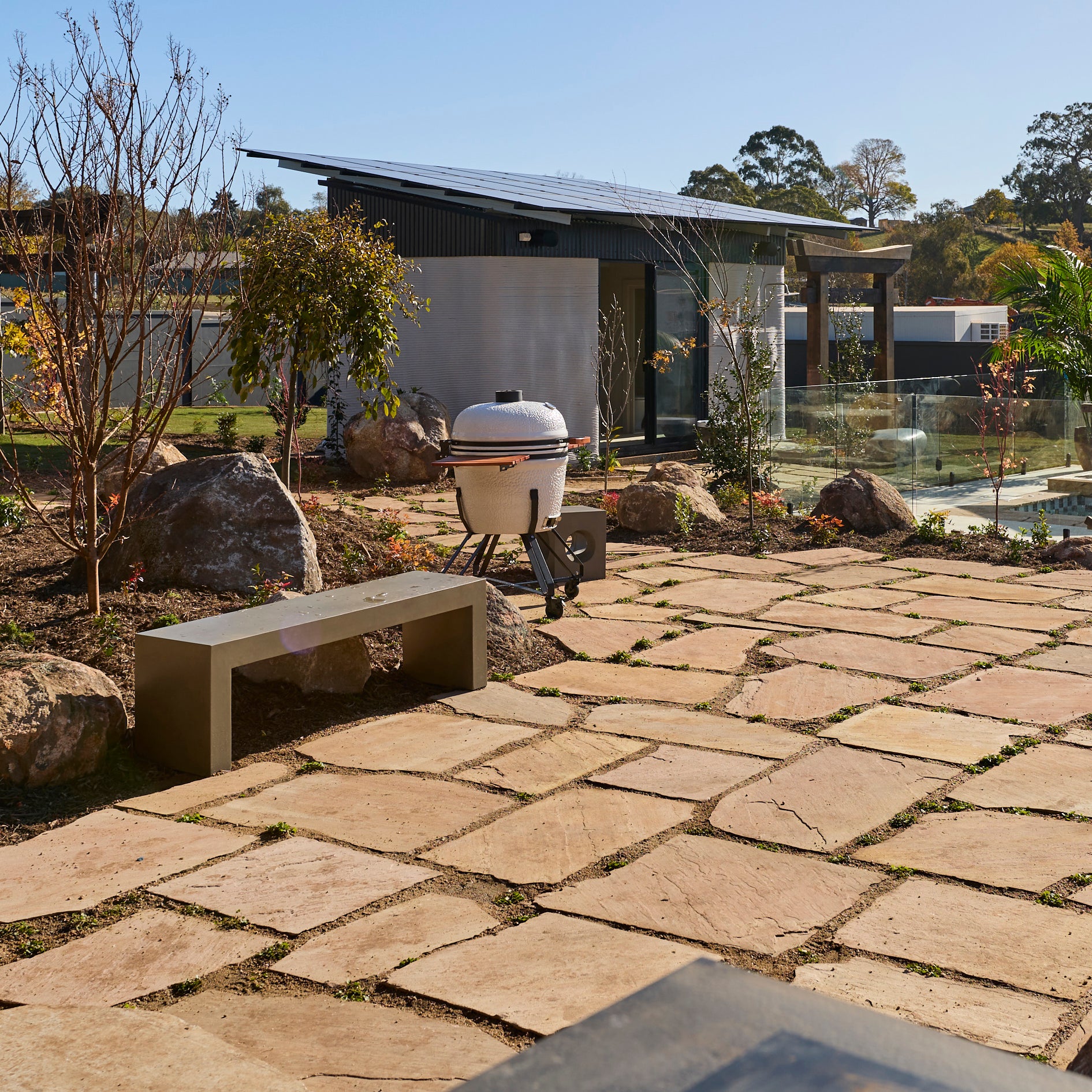 Kamado Devil 26 Inch Ceramic BBQ, White