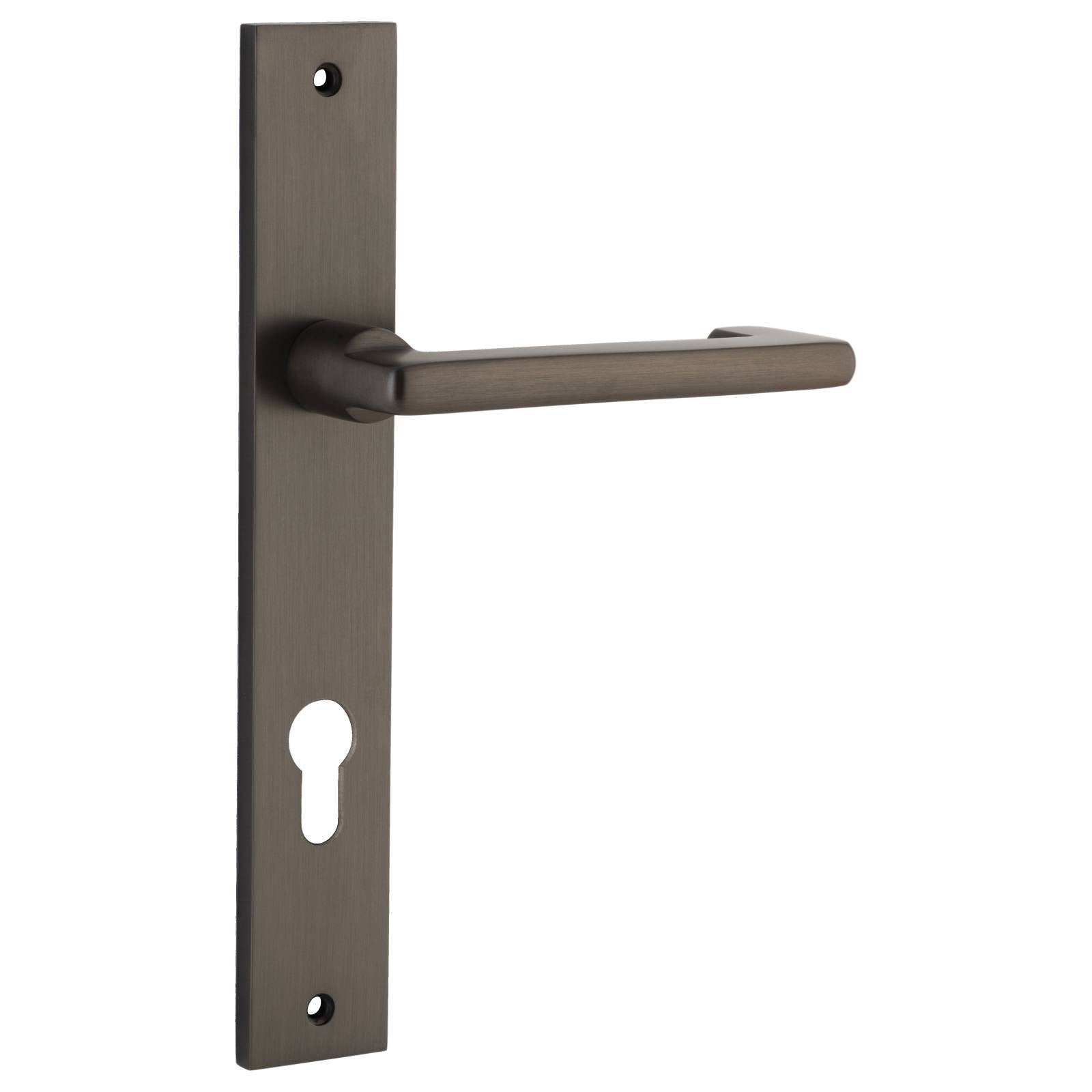 Baltimore Return Lever Rectangular Backplate Signature Brass