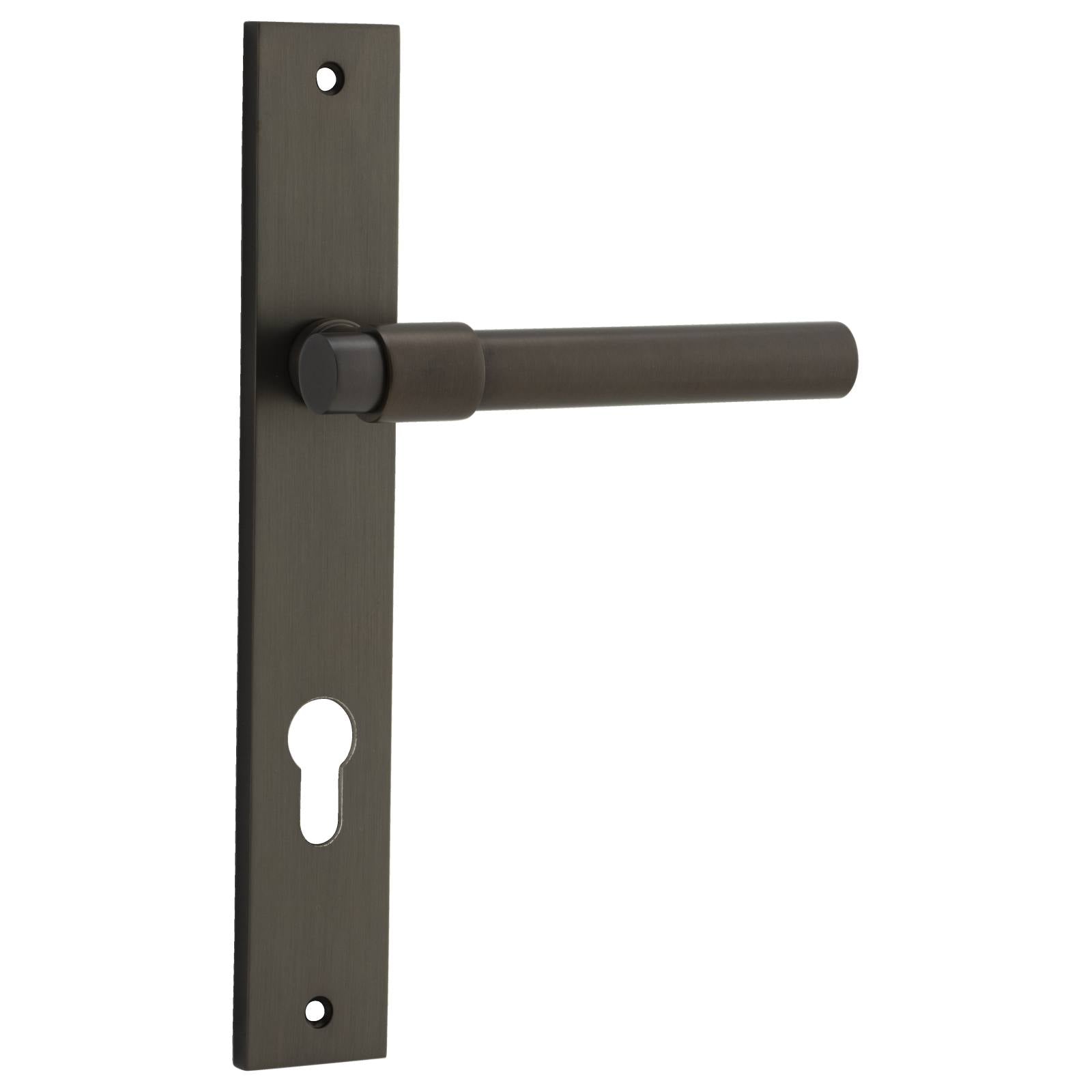 Helsinki Lever Rectangular Backplate Signature Brass