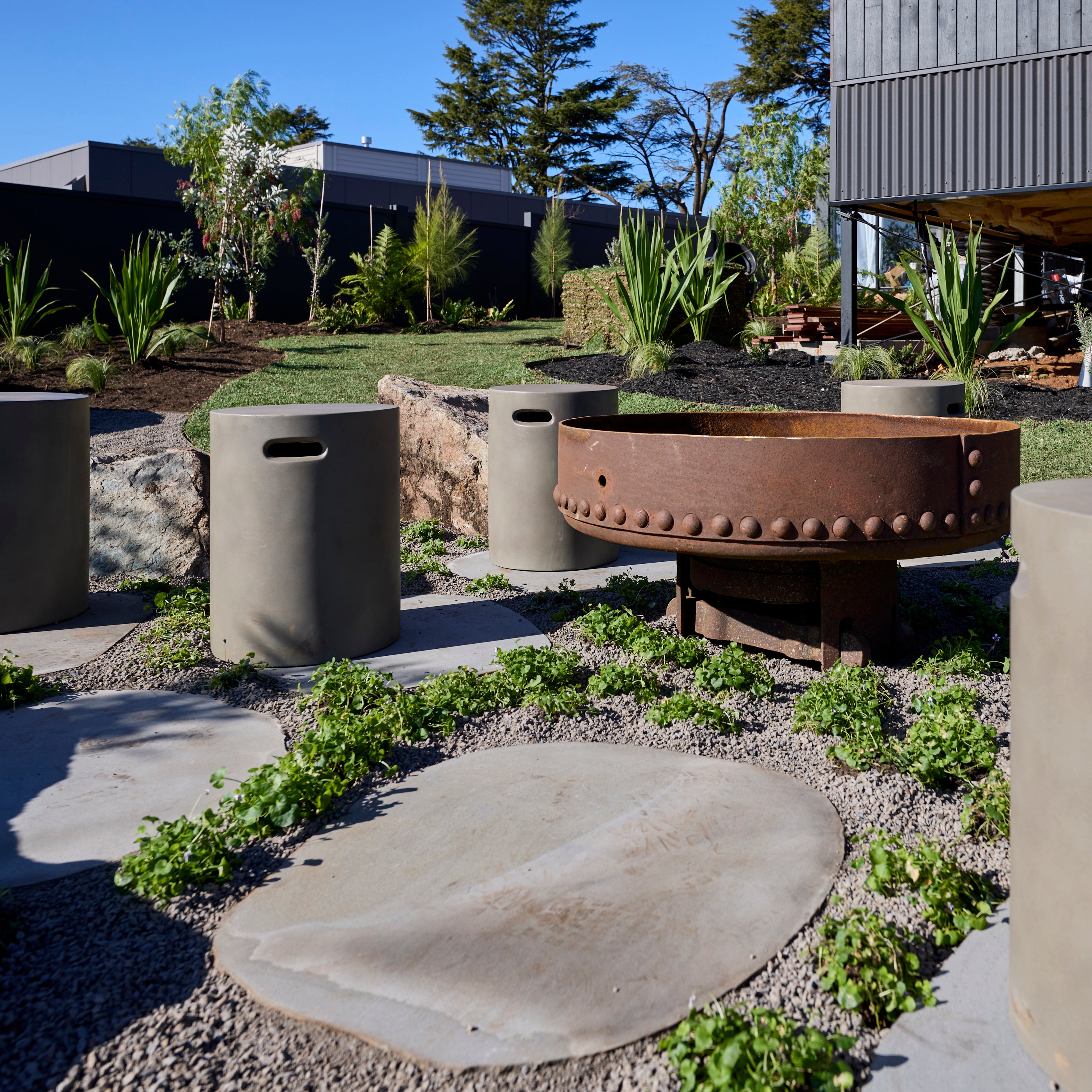 Babar Concrete Stool, Dark Grey