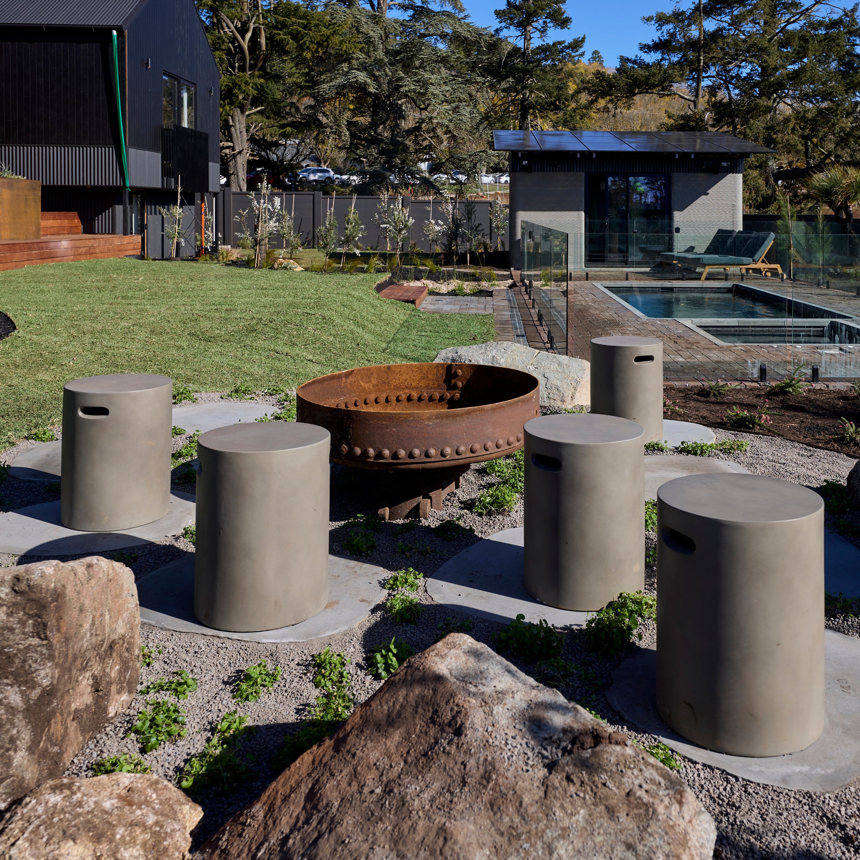 Babar Concrete Stool, Dark Grey