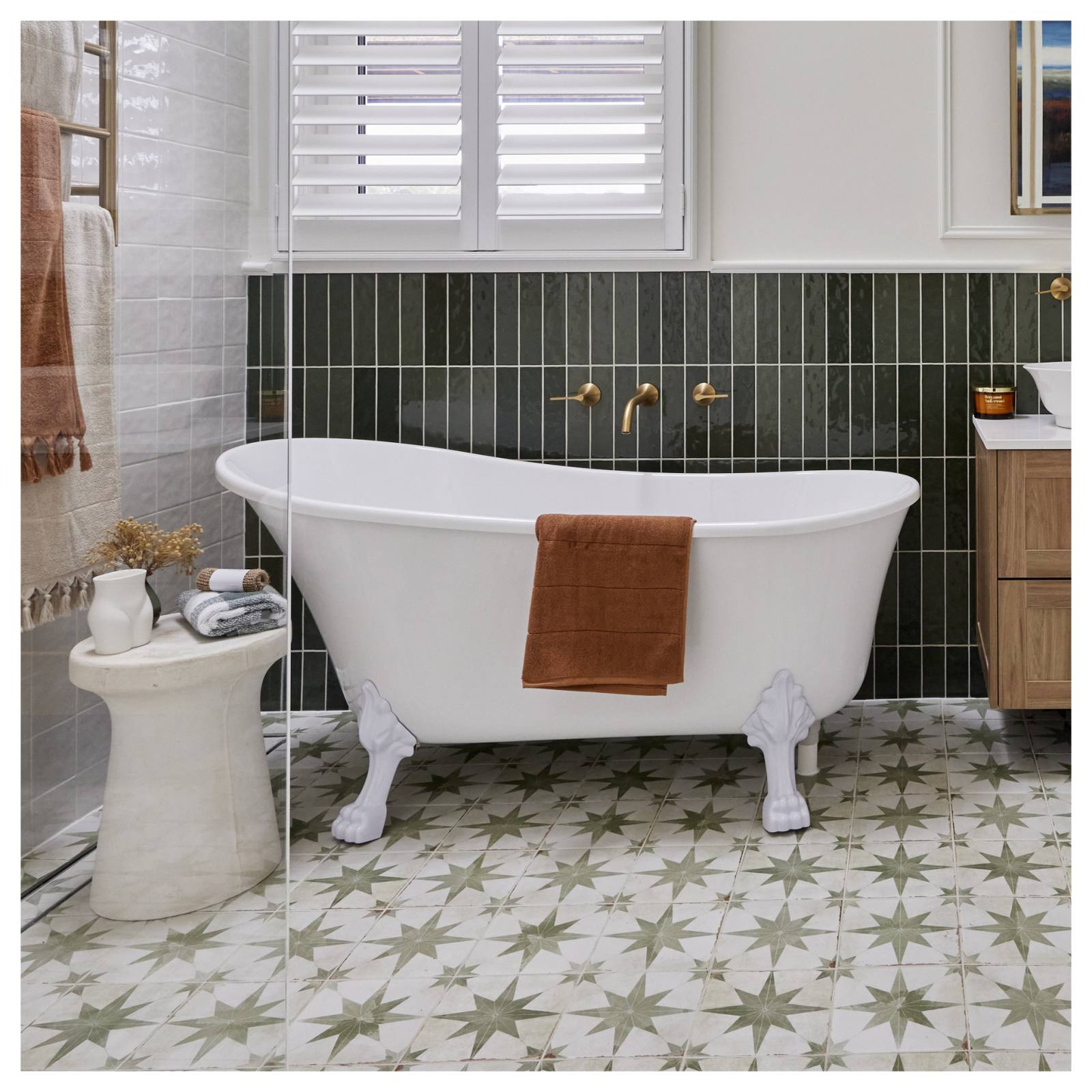 Violet 150x70x79cm Acrylic Bath (w/ Chrome Feet), White