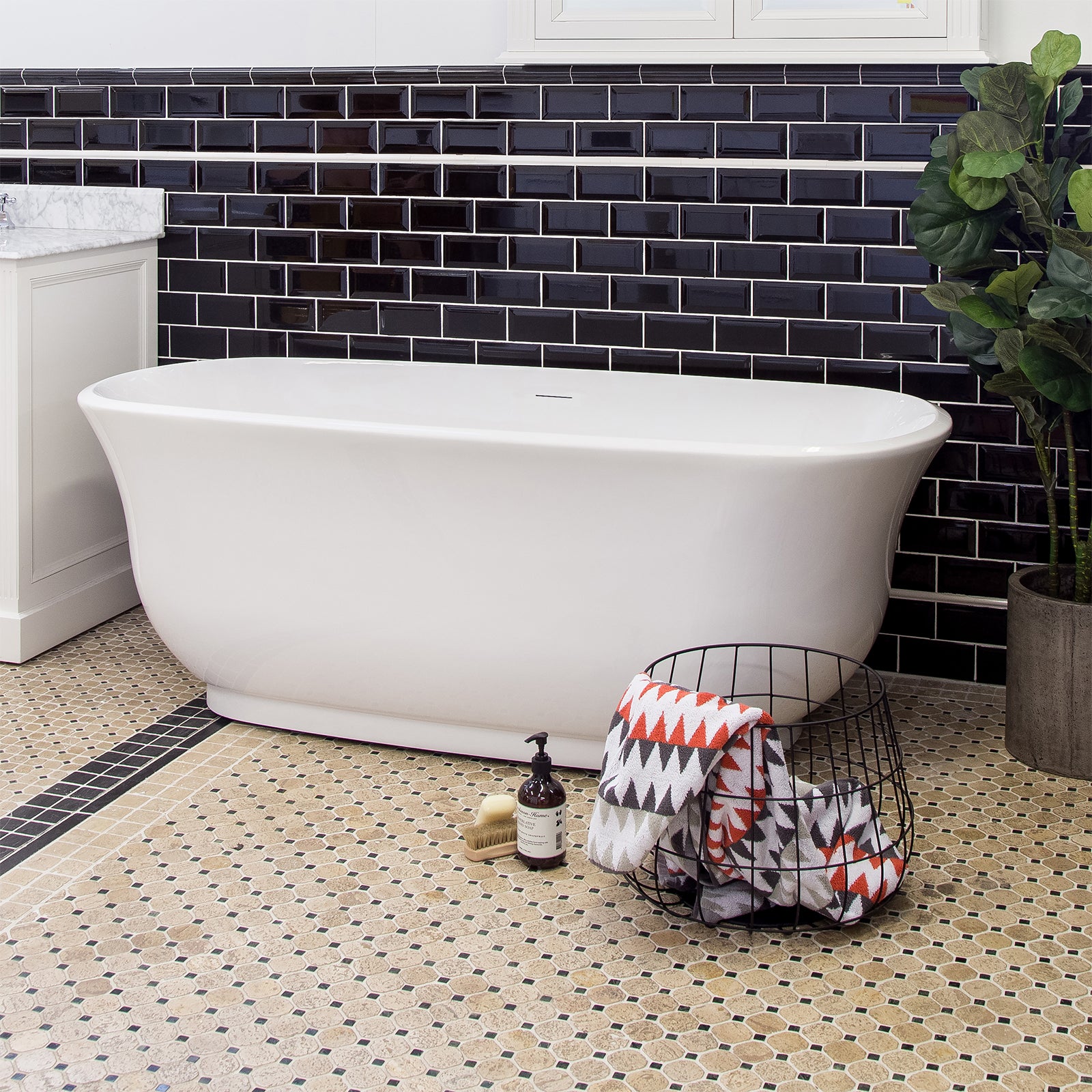 Marietta 170cm Freestanding Acrylic Bath w White Overflow & Waste, Gloss White