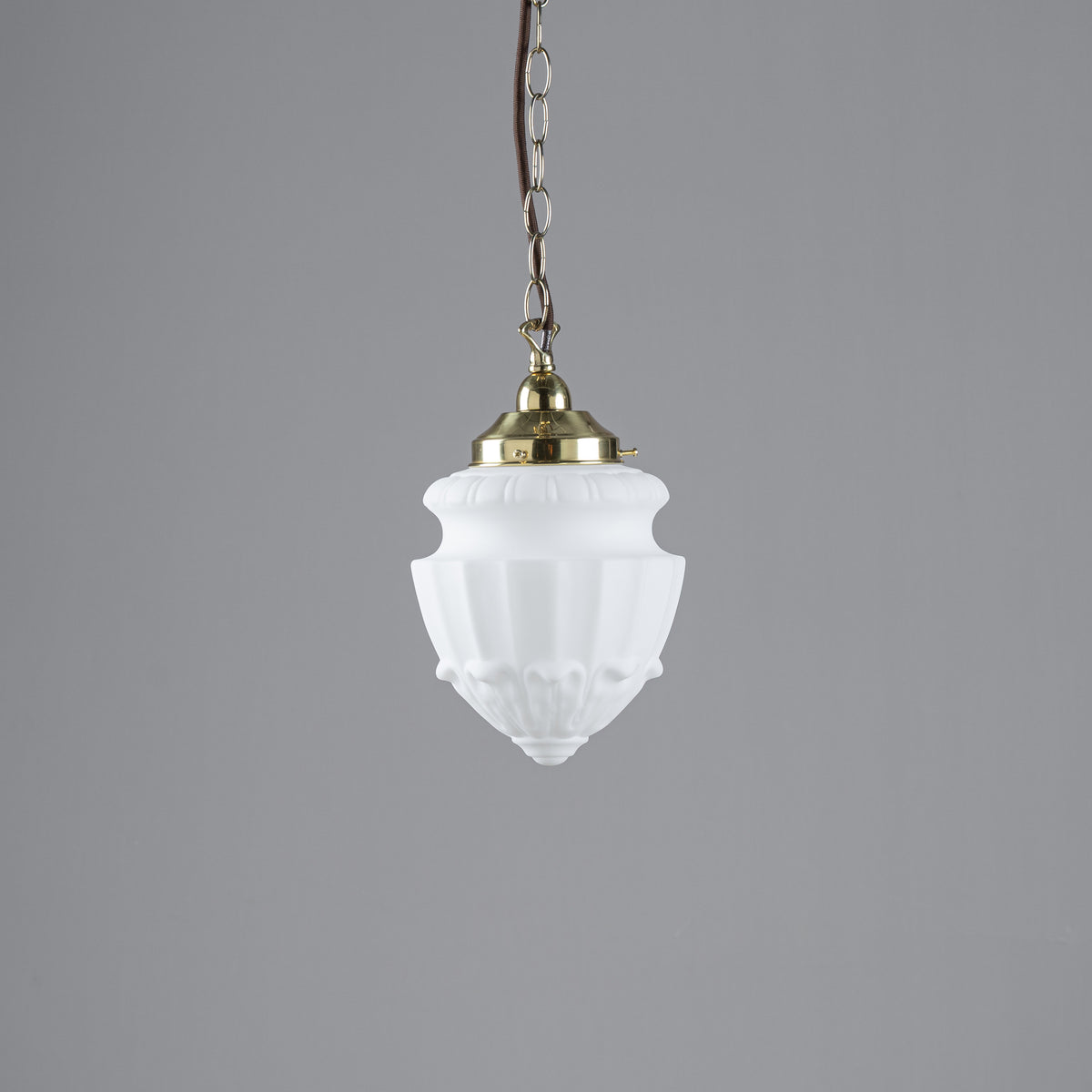 Chelsea 8" Shade Single Chain Suspension, Polished Brass