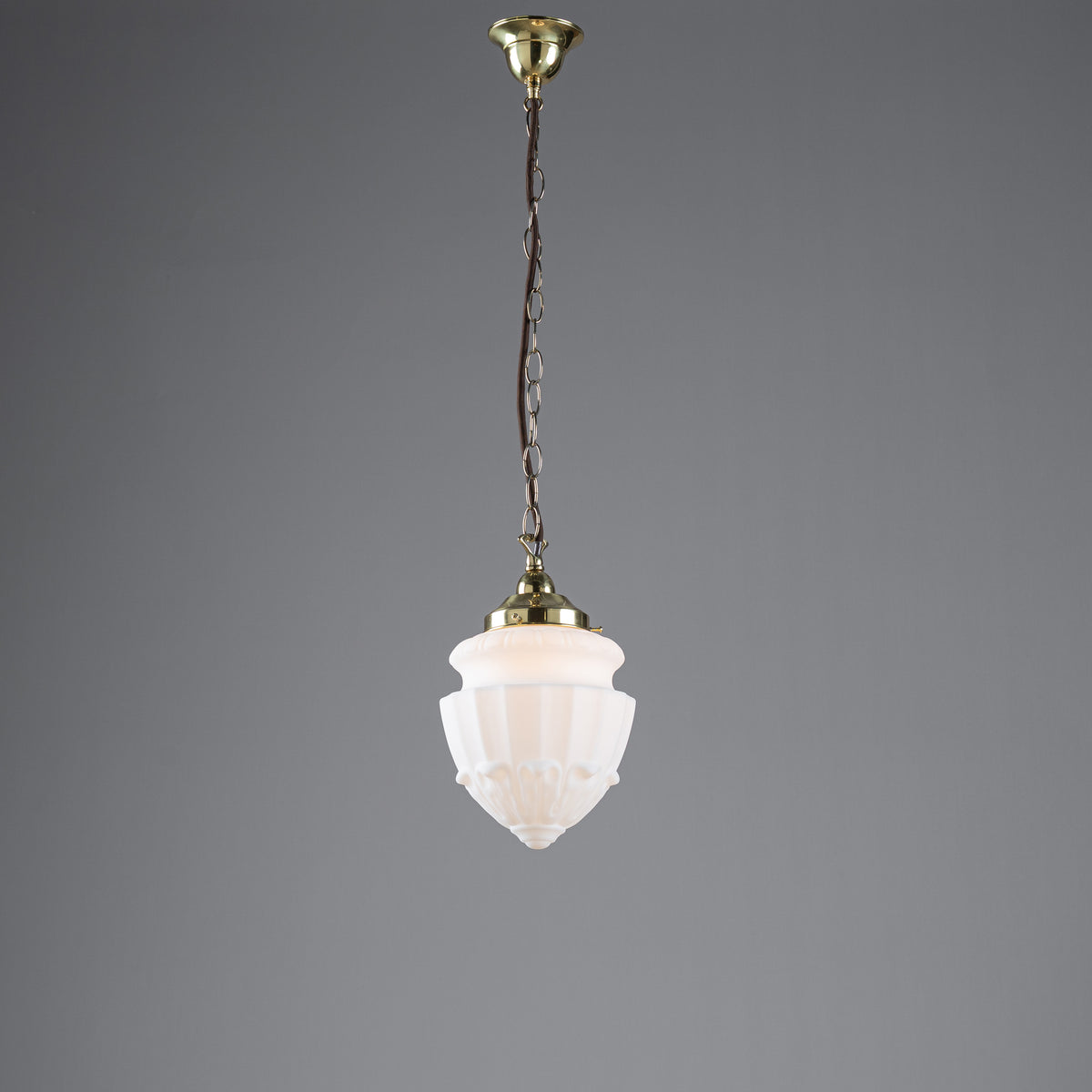 Chelsea 8" Shade Single Chain Suspension, Polished Brass