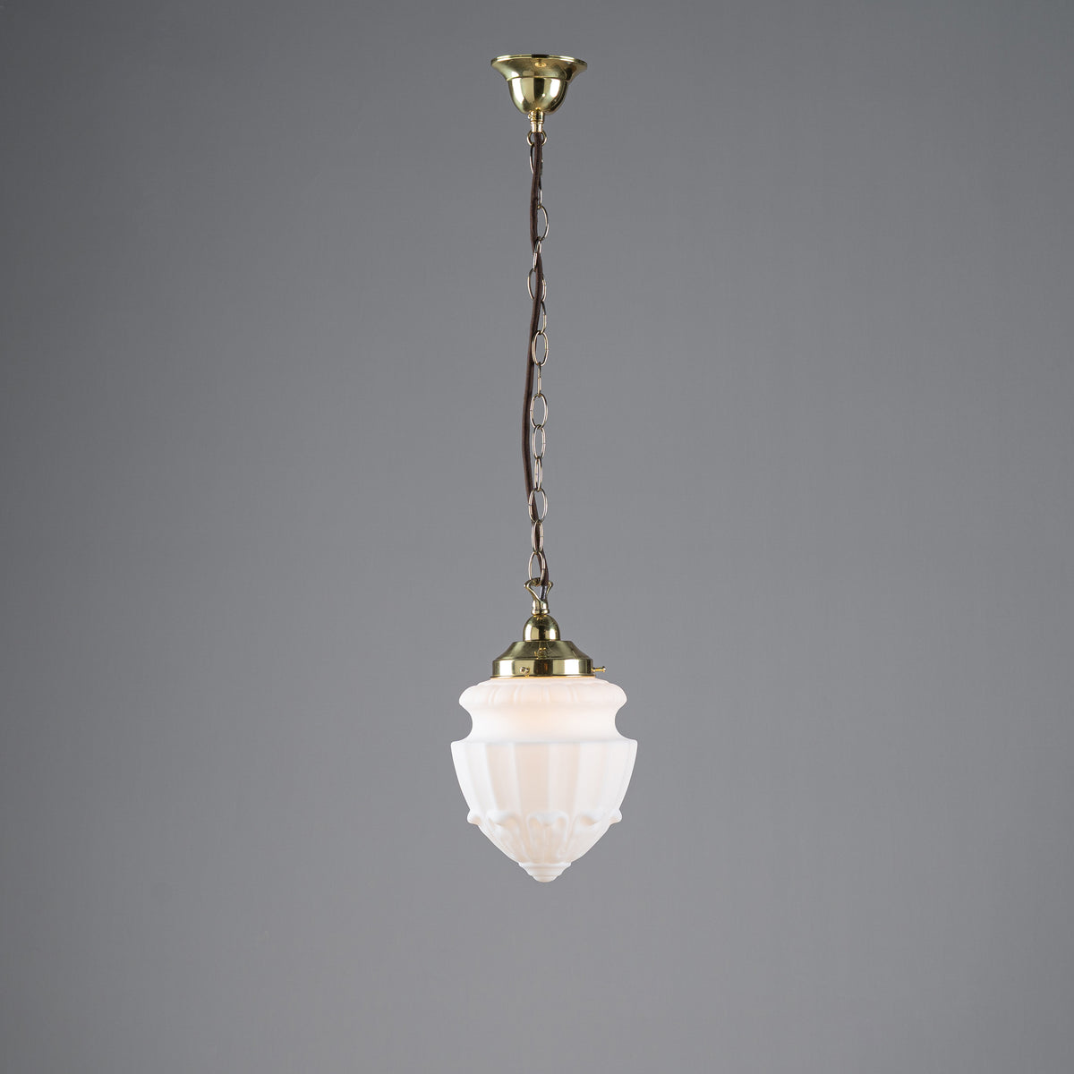 Chelsea 8" Shade Single Chain Suspension, Polished Brass
