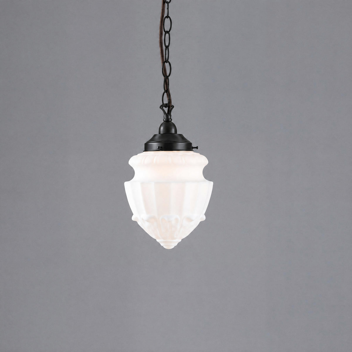 Chelsea 8" Shade Single Chain Suspension, Patina