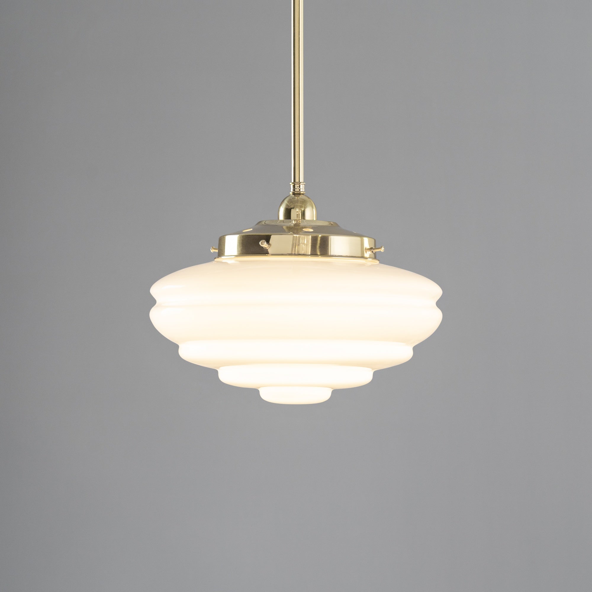 Chateau Opal Gloss Glass on Rod Set 1/2" 1/2m, Polished Brass