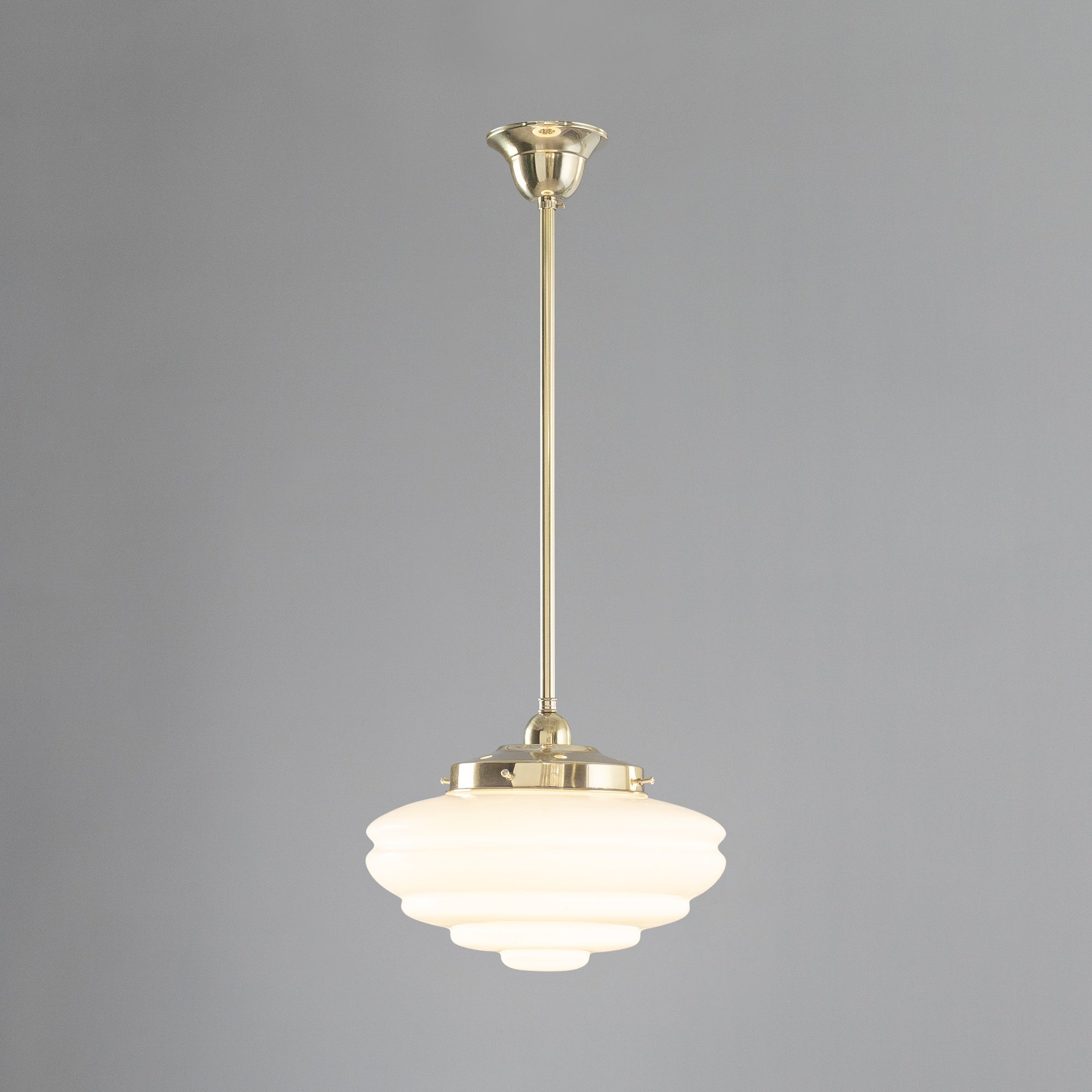 Chateau Opal Gloss Glass on Rod Set 1/2" 1/2m, Polished Brass
