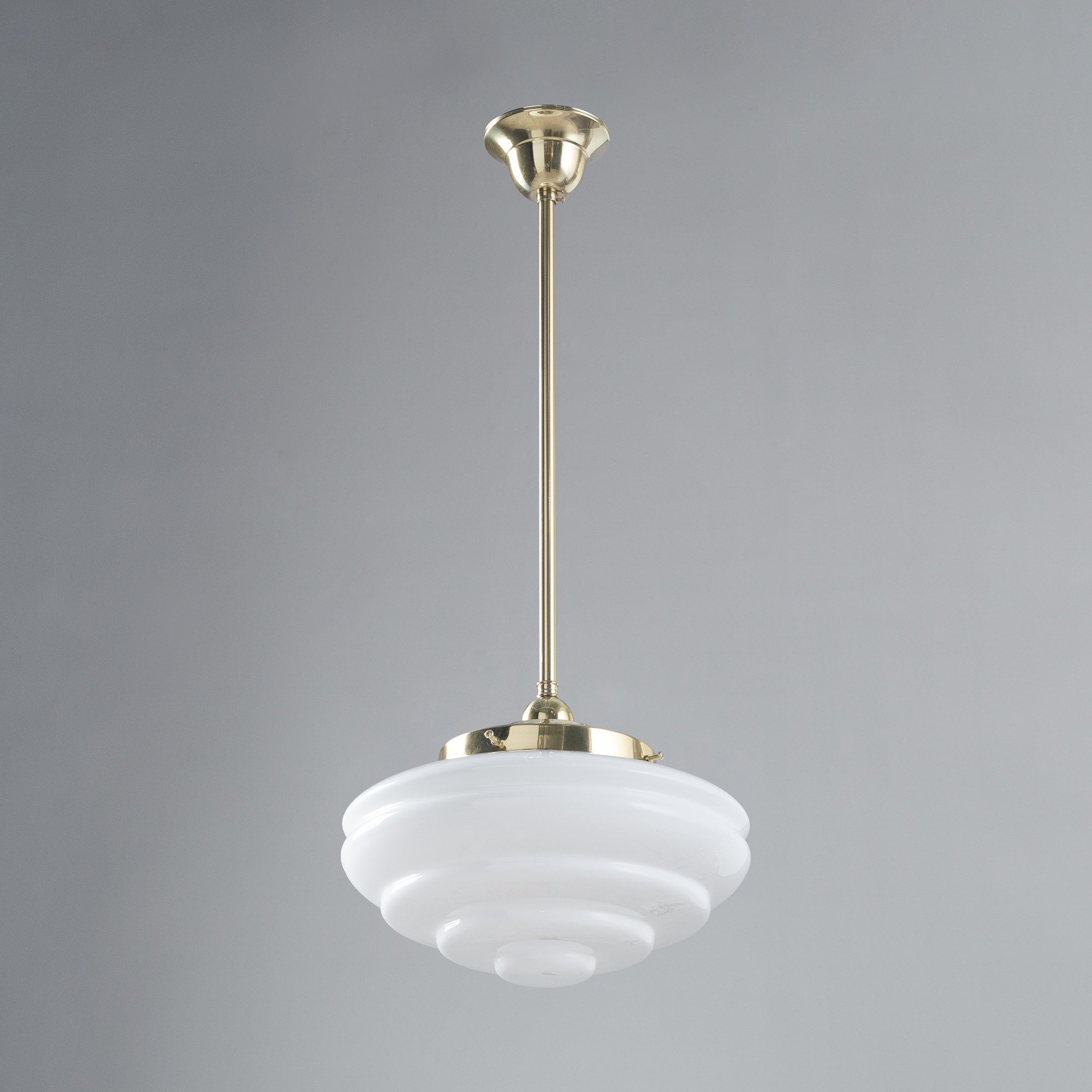 Chateau Opal Gloss Glass on Rod Set 1/2" 1/2m, Polished Brass
