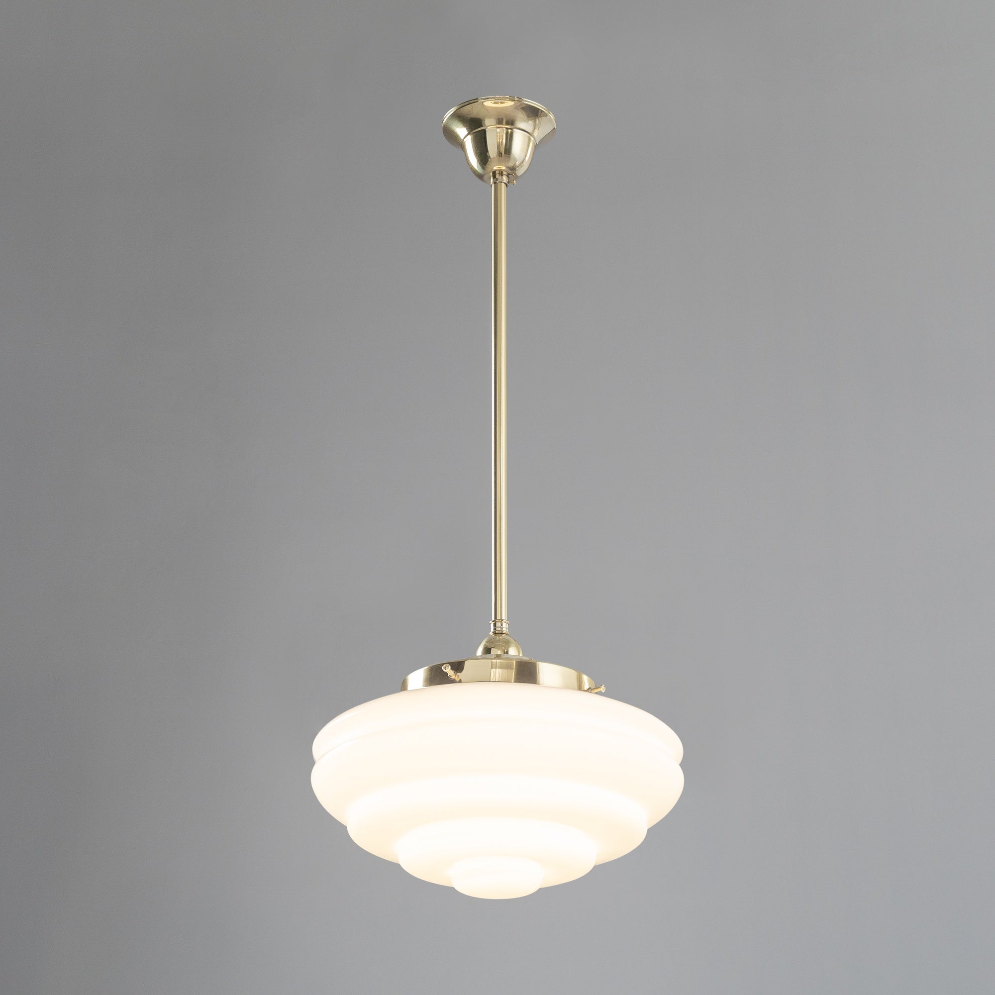 Chateau Opal Gloss Glass on Rod Set 1/2" 1/2m, Polished Brass