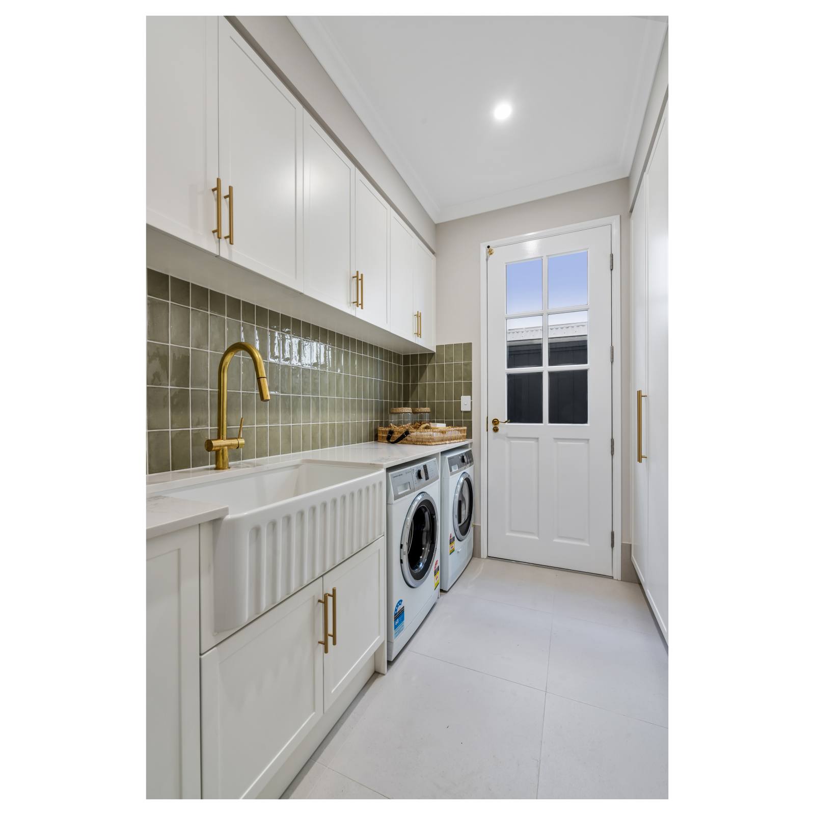 Turner Hastings Novi 76x46cm Single Fireclay Butler Sink, Gloss White