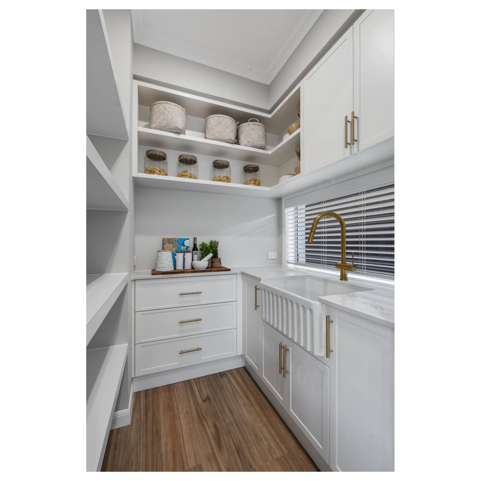 Turner Hastings Novi 76x46cm Single Fireclay Butler Sink, Gloss White