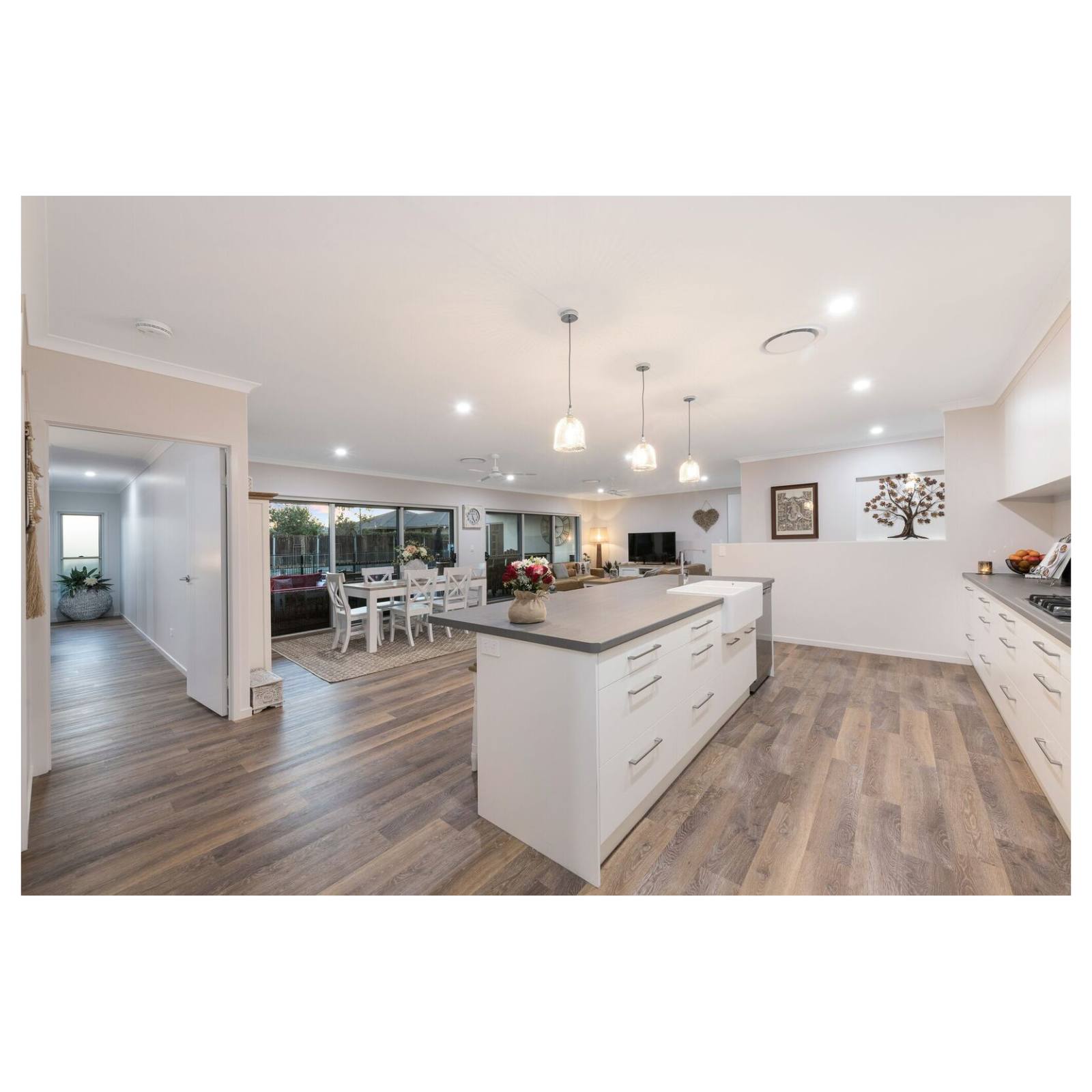 Turner Hastings Novi 85x46cm Double Fireclay Butler Sink, Gloss White