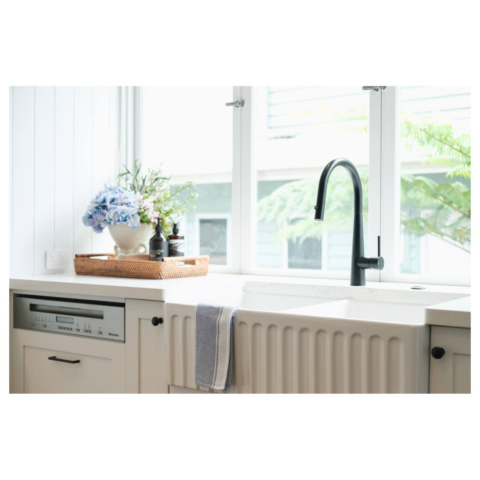 Turner Hastings Novi 85x46cm Double Fireclay Butler Sink, Gloss White