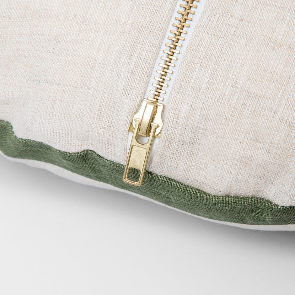 WARCUSTROLIR_Stripe Olive Round Cushion