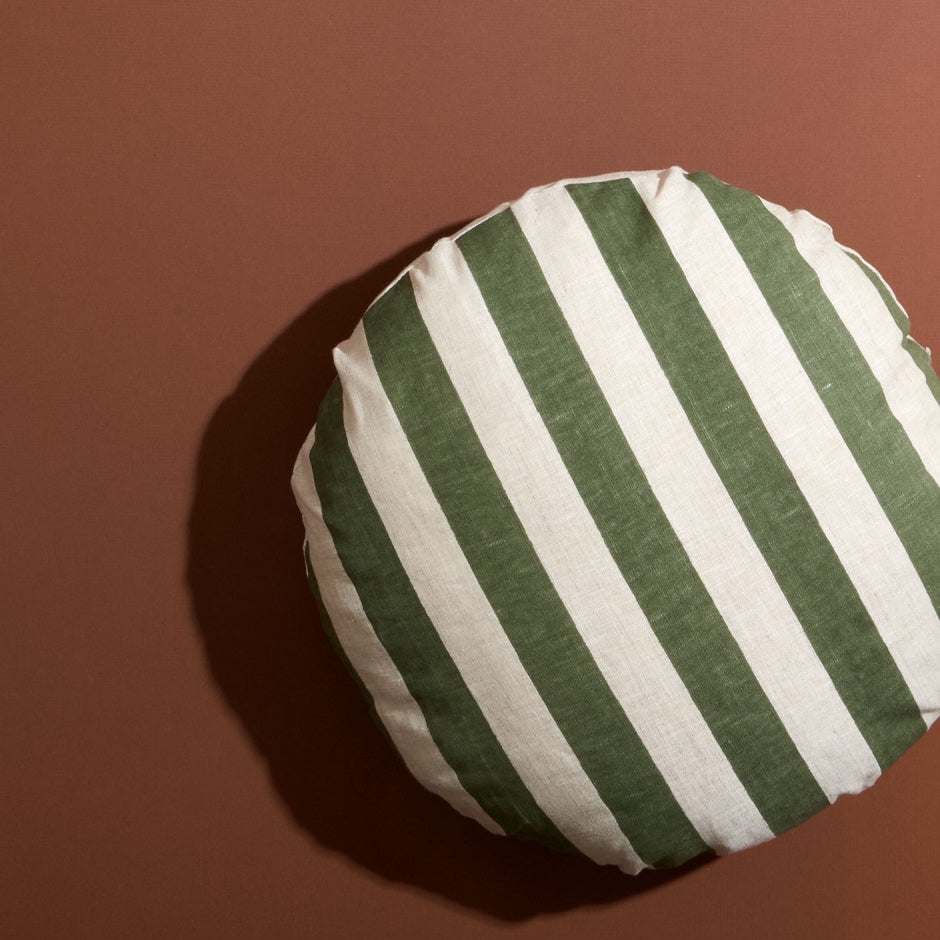 WARCUSTROLIR_Stripe Olive Round Cushion