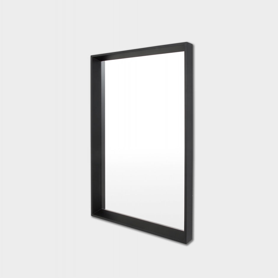 WARMFAUSBLK_Austen Black Mirror