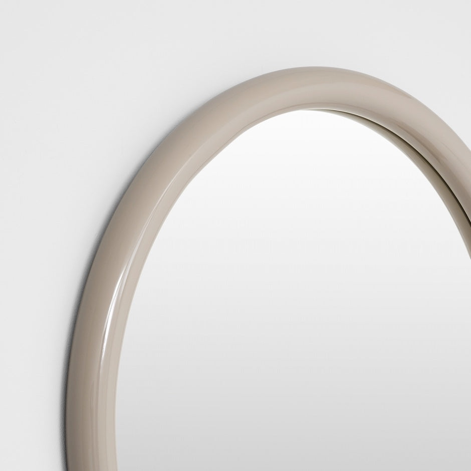 WARMFGERG8SA_Gertrude Round Gloss Sand Mirror 80cm