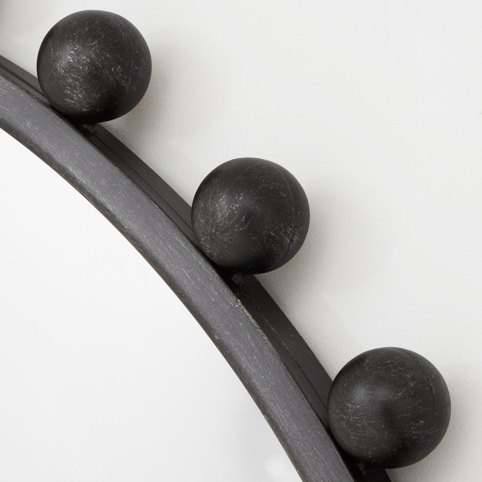 WARMFLUNRBLG_Luna Round Antique Black Mirror