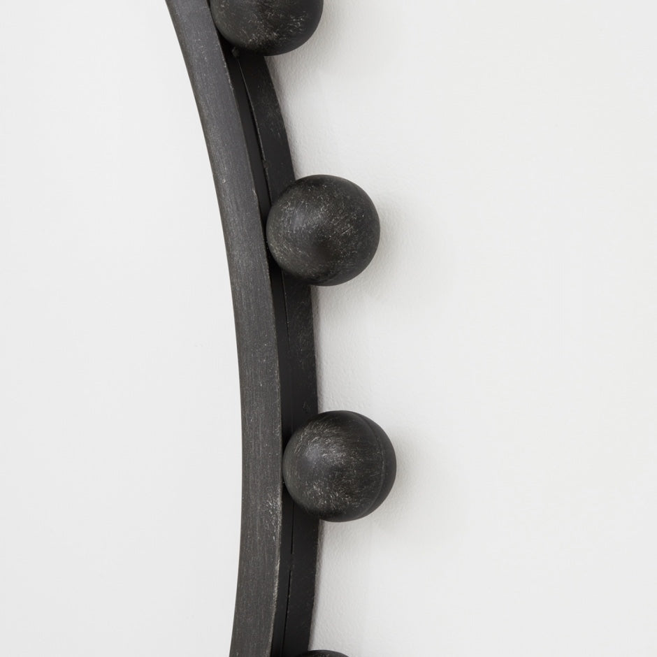 WARMFLUNRBLG_Luna Round Antique Black Mirror
