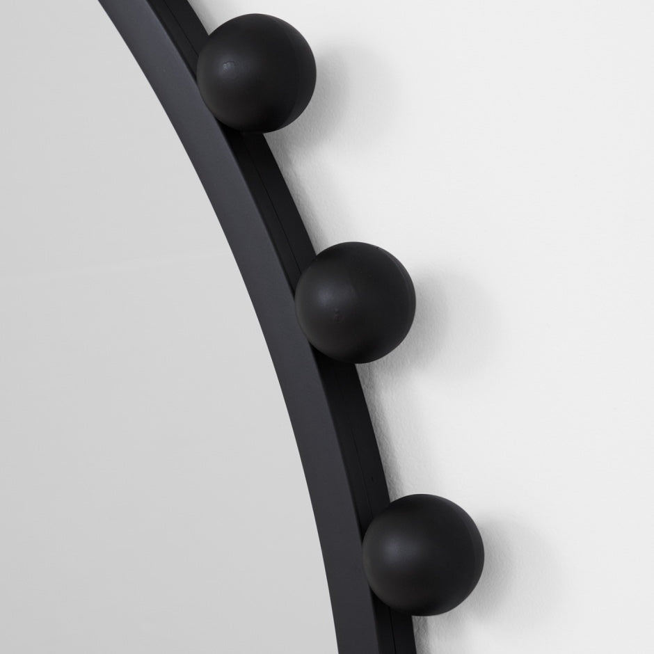 WARMFLUNRBLK_Luna Round Black Mirror