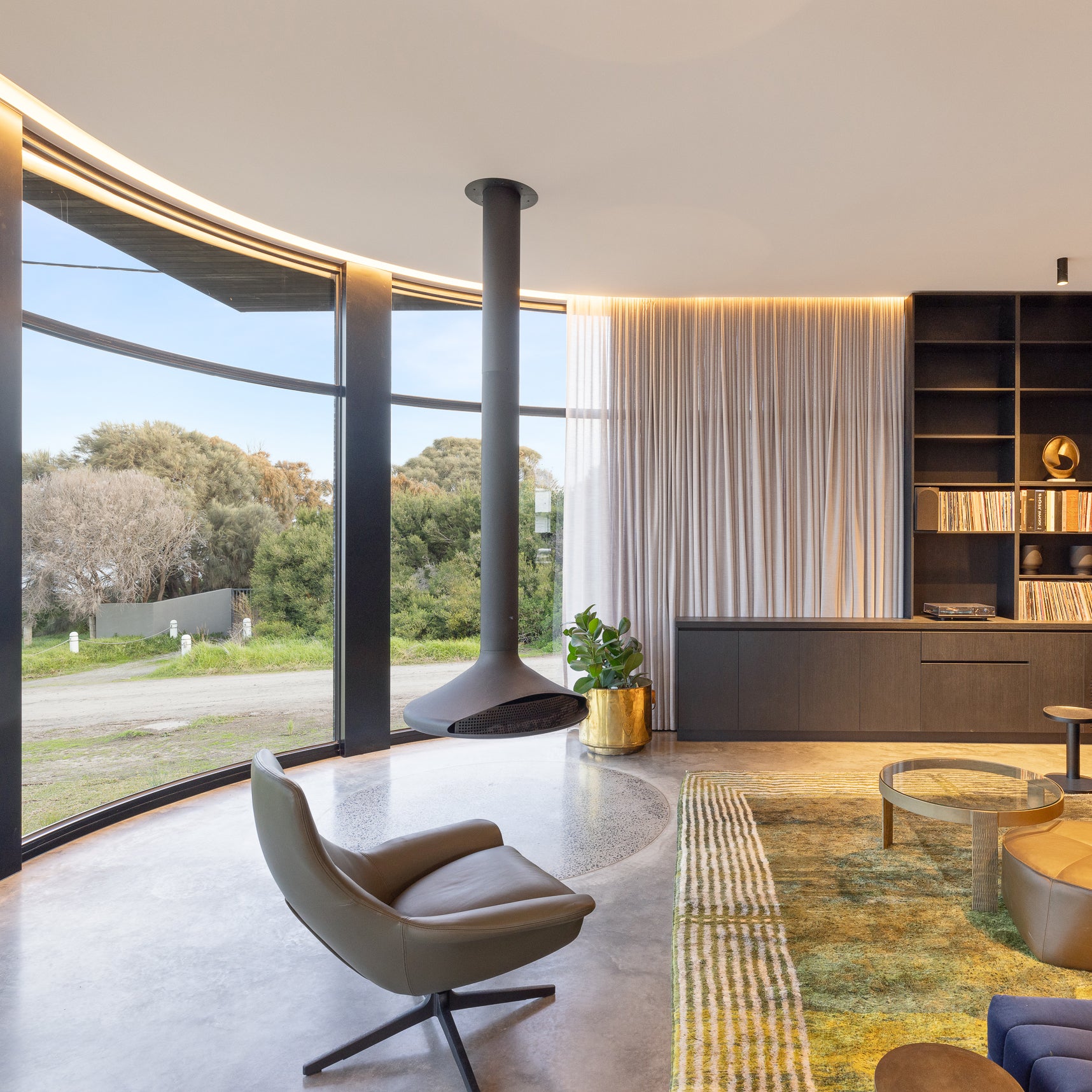 Atomo Suspended Fireplace, Black