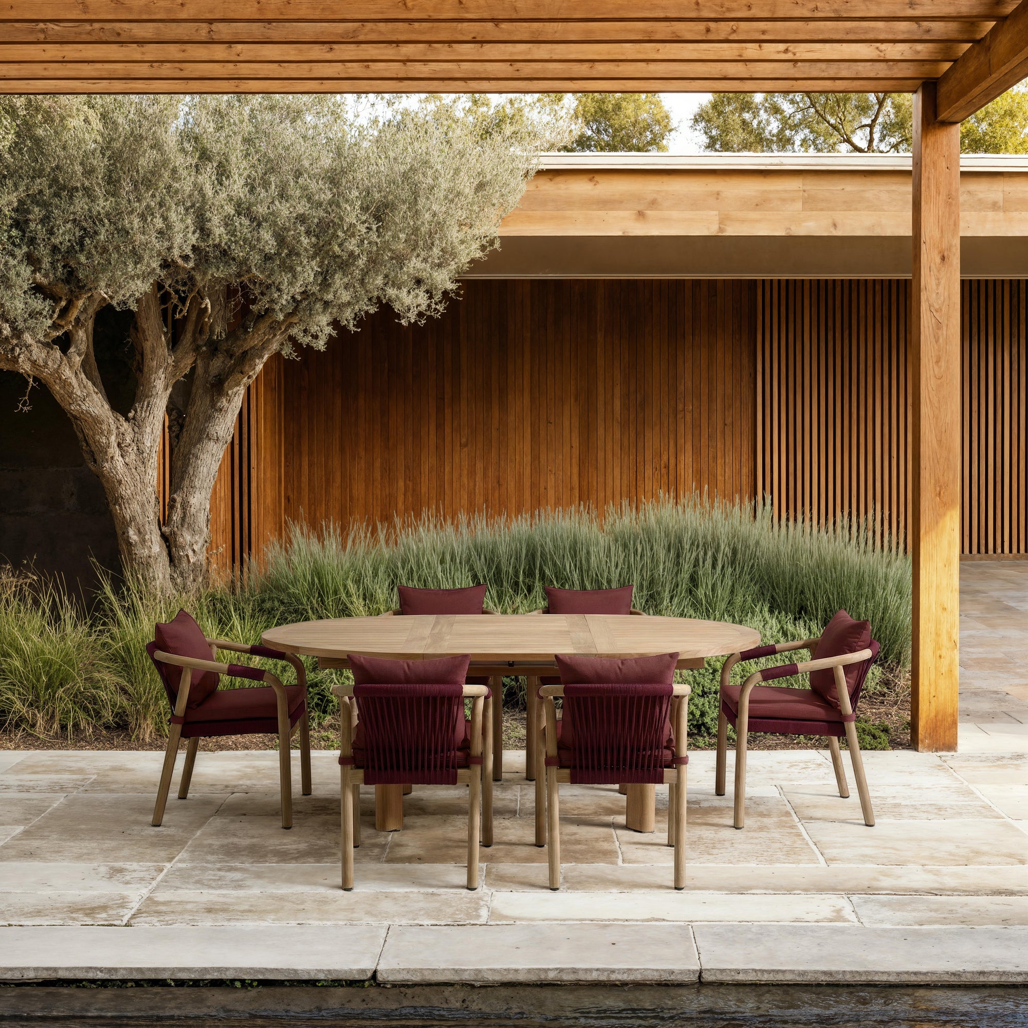 Corsica 125-185cm Teak Round Dining Table, Natural