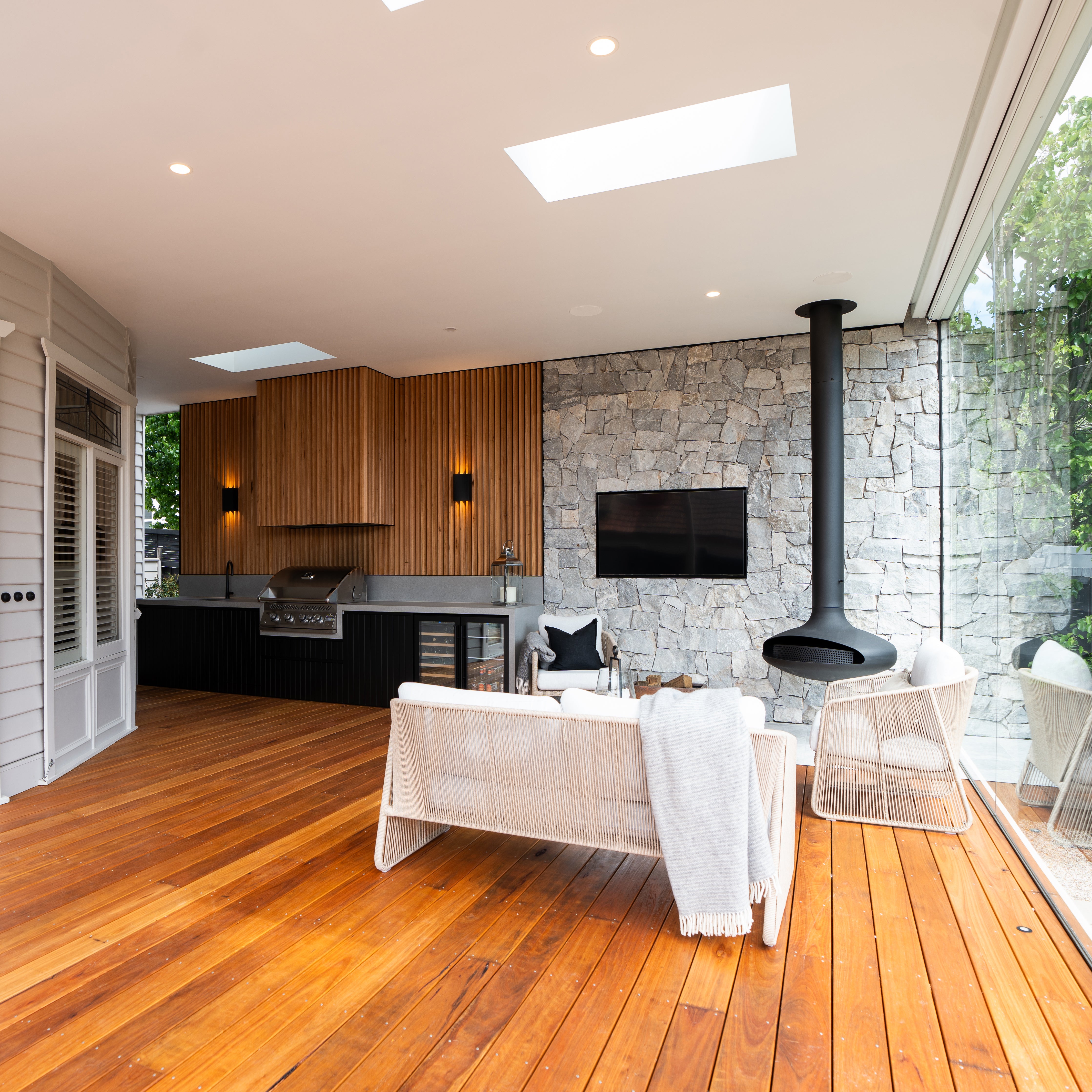 Tarvos Suspended Fireplace, Black